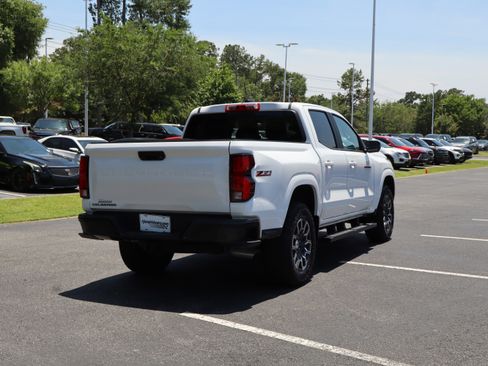 Used 2025 Chevrolet Colorado Z71 w/ Technology Package AWD/4WD image 9
