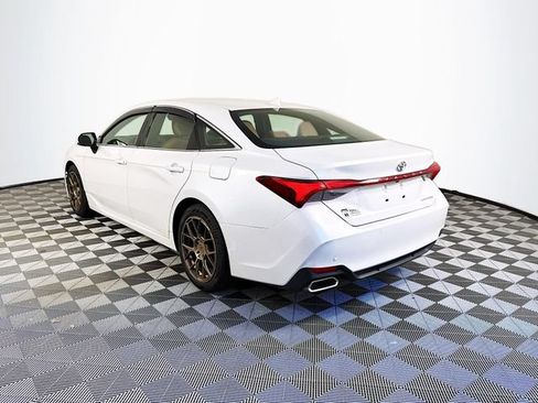 Used 2019 Toyota Avalon Limited w/ Advanced Safety Package FWD image 3