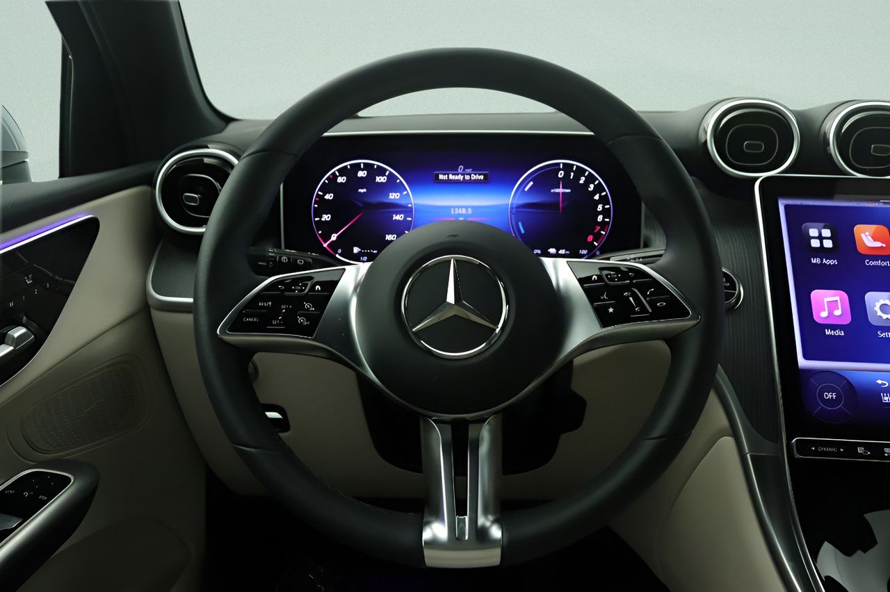 Used 2025 Mercedes-Benz GLC 350e 4MATIC image 8