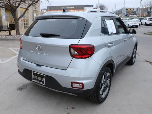 Used 2022 Hyundai Venue SEL w/ Cargo Package image 5