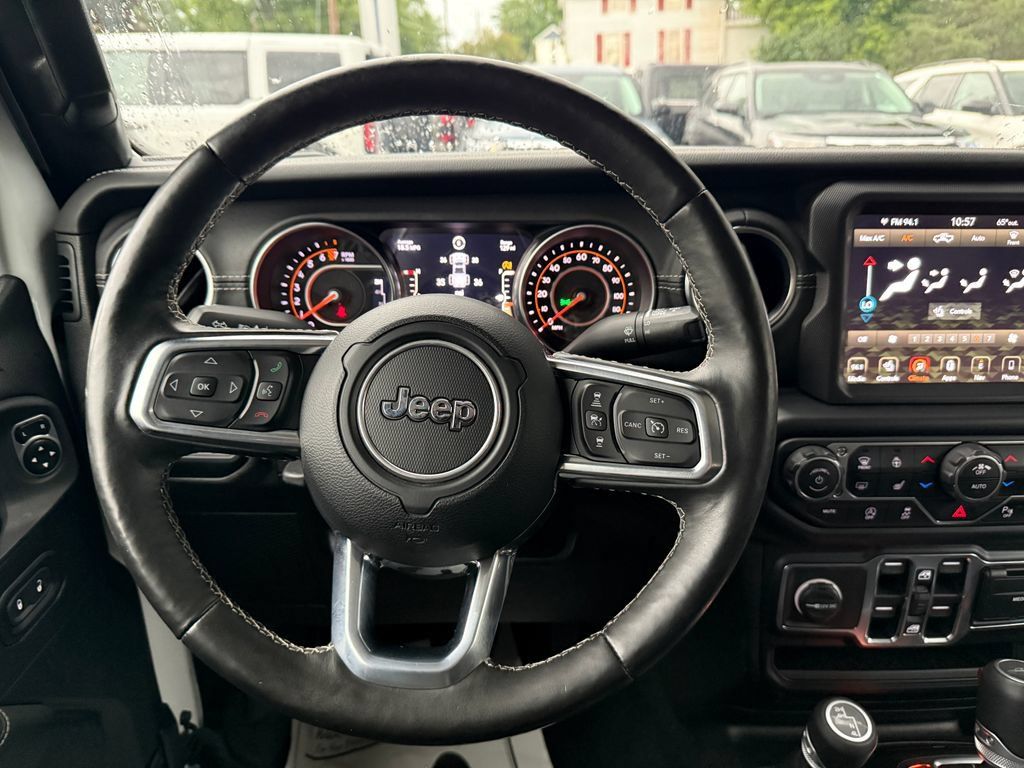 Used 2020 Jeep Gladiator Overland AWD/4WD image 27