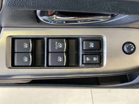 Used 2017 Subaru Crosstrek 2.0i Limited AWD/4WD image 16