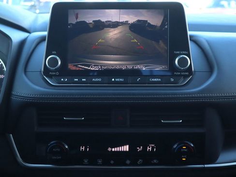 Used 2024 Nissan Rogue SV image 15