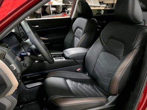 Used 2024 Nissan Pathfinder Platinum w/ Cargo Package image 24