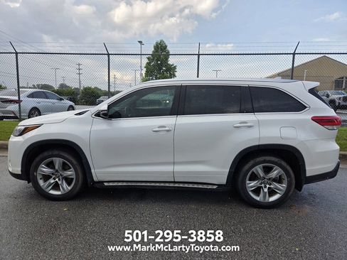 Used 2017 Toyota Highlander Limited FWD image 8