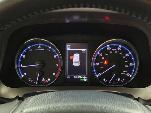 Used 2018 Toyota RAV4 Limited FWD image 28