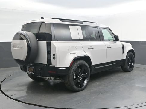 New 2026 Land Rover Defender 110 X-Dynamic SE AWD/4WD image 7