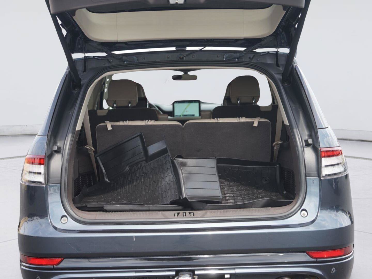 Used 2022 Lincoln Aviator Grand Touring w/ Equipment Group 301A AWD/4WD image 34