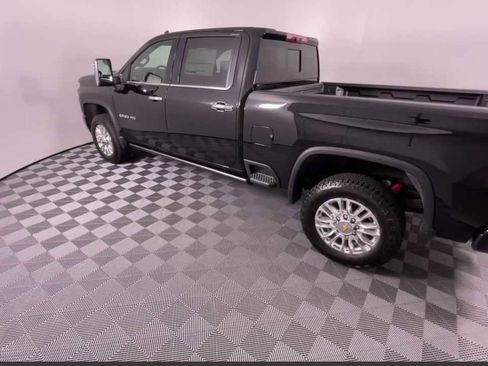 Used 2022 Chevrolet Silverado 2500 High Country w/ Z71 Off-Road Package image 6
