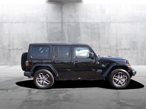 Used 2024 Jeep Wrangler Unlimited AWD/4WD image 4