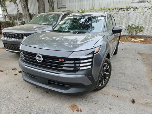 Used 2025 Nissan Kicks SR image 2