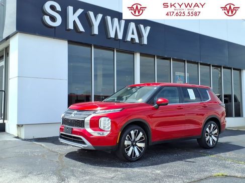 Used 2025 Mitsubishi Outlander SE AWD/4WD image 1