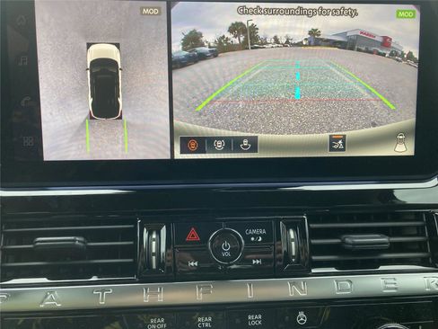 New 2026 Nissan Pathfinder SL image 15