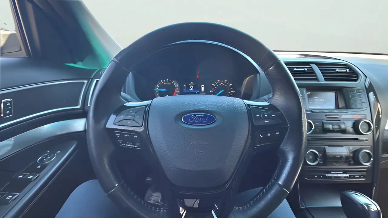 Used 2016 Ford Explorer XLT AWD/4WD image 8