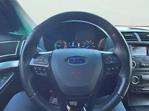 Used 2016 Ford Explorer XLT AWD/4WD image 8