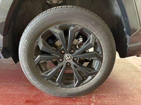 Used 2024 Toyota RAV4 XSE AWD/4WD image 5