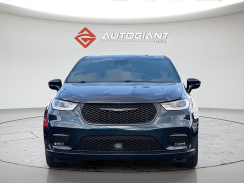 Used 2022 Chrysler Pacifica Touring-L w/ S Appearance Package FWD image 12