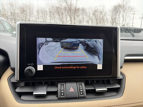 Used 2023 Toyota RAV4 XLE Premium image 18