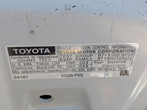 Used 2024 Toyota Prius Prime FWD image 13