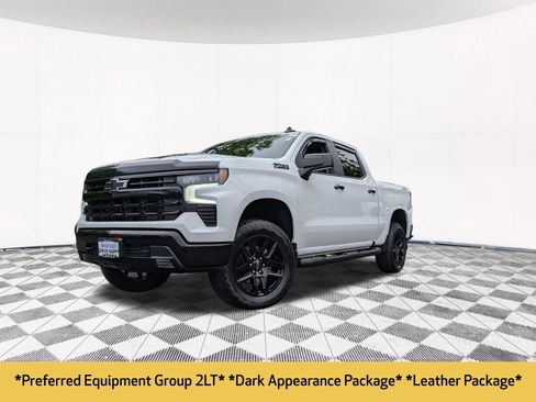 Used 2025 Chevrolet Silverado 1500 LT Trail Boss w/ Convenience Package II AWD/4WD image 2