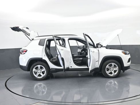 Used 2023 Jeep Compass Latitude AWD/4WD image 36