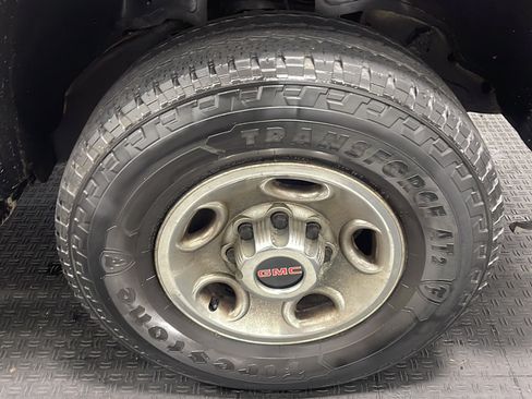 Used 2006 GMC Sierra 2500 W/T w/ Heavy-Duty Power Package AWD/4WD image 14