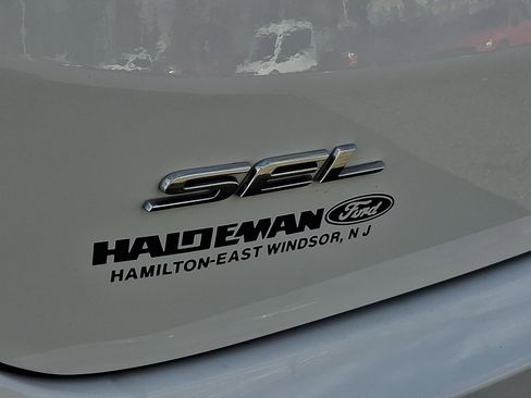 Used 2022 Ford Edge SEL w/ Convenience Package image 28