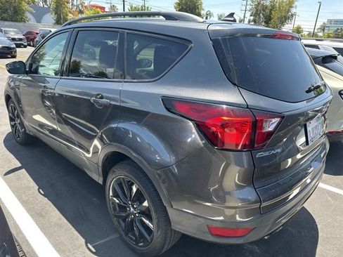 Certified 2019 Ford Escape SE FWD image 2