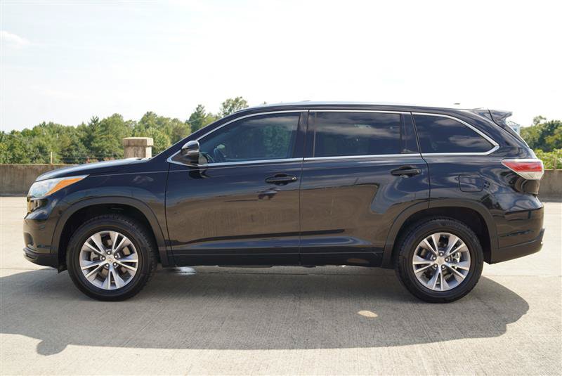Used 2015 Toyota Highlander XLE FWD image 3