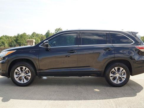 Used 2015 Toyota Highlander XLE FWD image 3