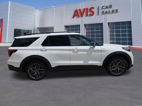 Used 2025 Ford Explorer ST-Line w/ ST-Line Street Pack AWD/4WD image 7
