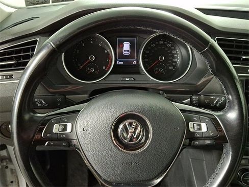 Used 2018 Volkswagen Tiguan SEL image 21