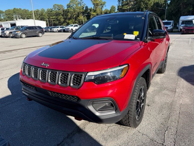Used 2025 Jeep Compass Trailhawk w/ Trailhawk Elite Group AWD/4WD image 1