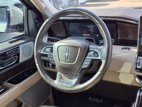 Certified 2022 Lincoln Navigator Reserve AWD/4WD image 8