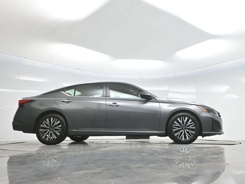 Used 2024 Nissan Altima 2.5 SV FWD image 51