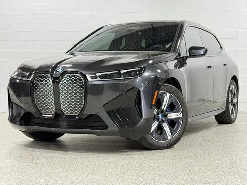 Used 2023 BMW iX xDrive50 w/ Premium Package AWD/4WD image 2