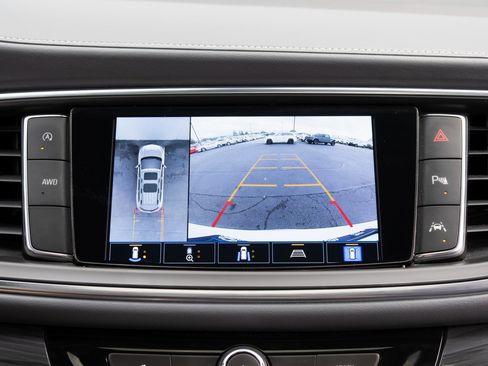 Used 2023 Buick Enclave Premium image 4