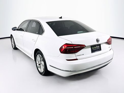 Used 2018 Volkswagen Passat 2.0T SE FWD image 5