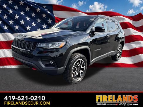 Used 2025 Jeep Compass Trailhawk AWD/4WD image 1
