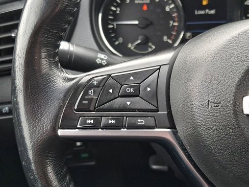 Used 2019 Nissan Rogue SV w/ Premium Package image 21