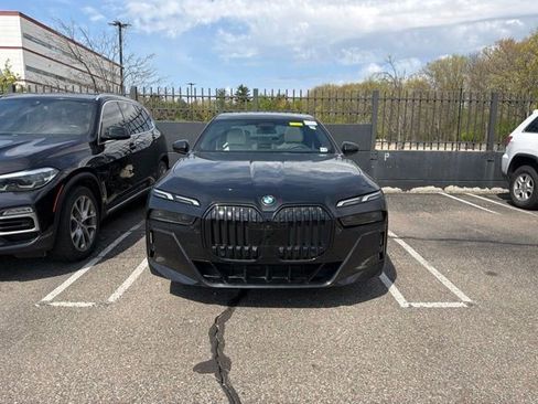 Used 2023 BMW 760i xDrive AWD/4WD image 2