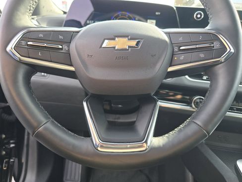 Used 2025 Chevrolet Equinox LT image 32