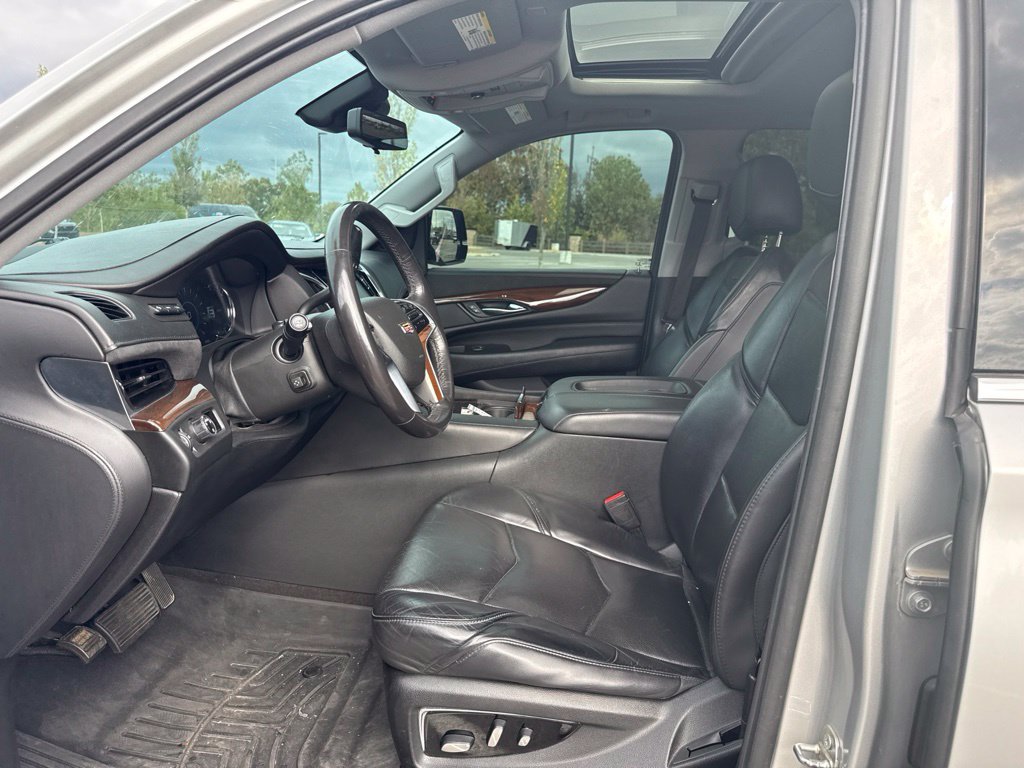 Used 2020 Cadillac Escalade Luxury RWD image 33