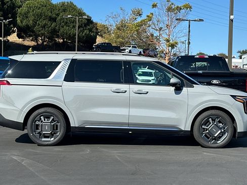 New 2026 Kia Carnival SX FWD image 3