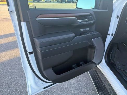 Used 2025 GMC Sierra 1500 Denali w/ Denali Reserve Package AWD/4WD image 15