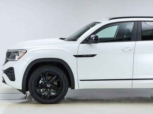 New 2026 Volkswagen Atlas Cross Sport SEL R-Line image 3