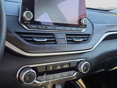 Used 2023 Nissan Altima 2.5 SV image 24