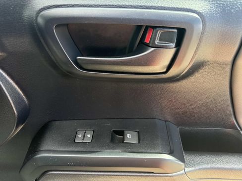 Used 2020 Toyota Tacoma SR w/ SR Convenience Package RWD image 14