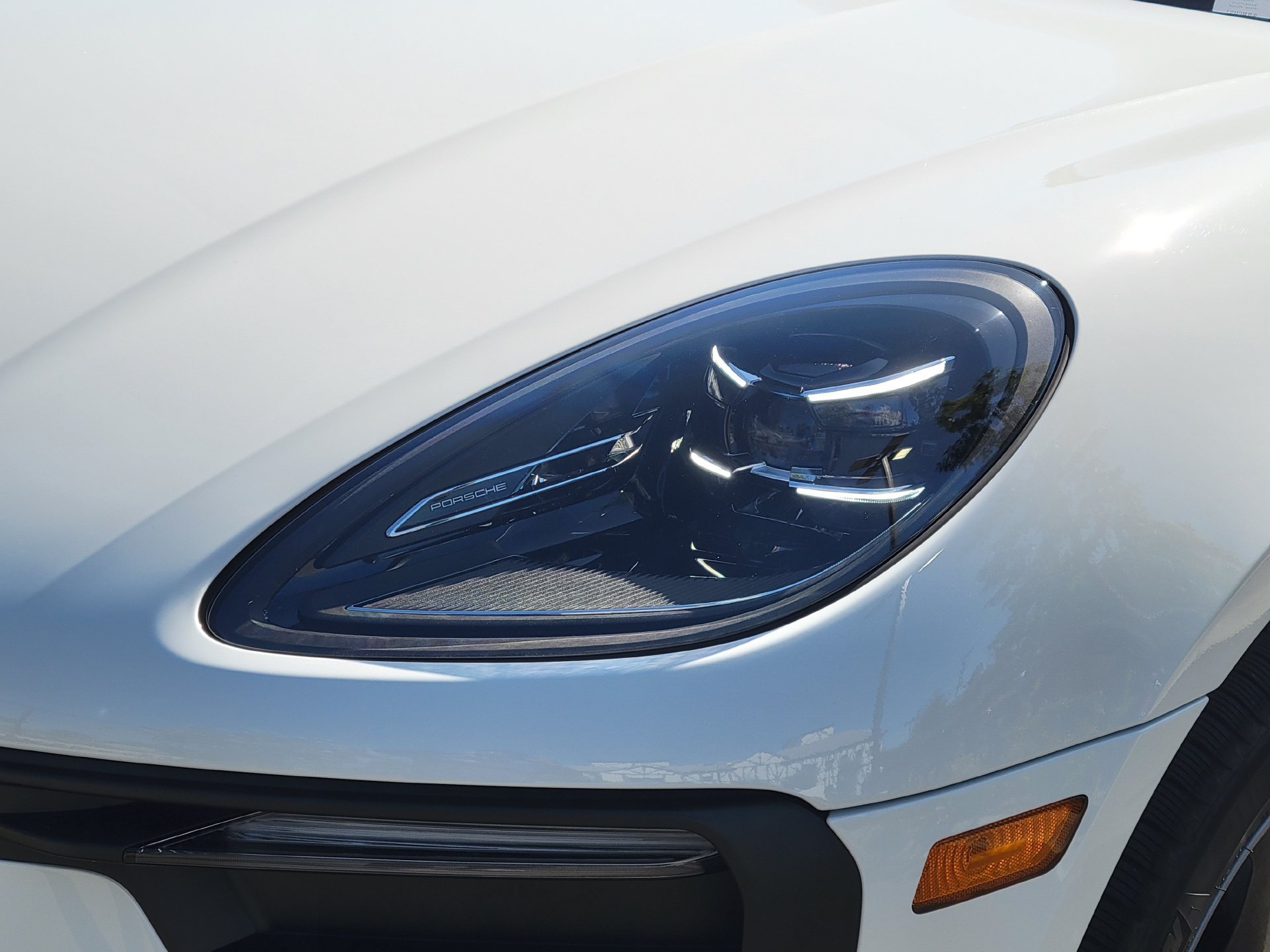 Used 2026 Porsche Macan AWD/4WD image 35