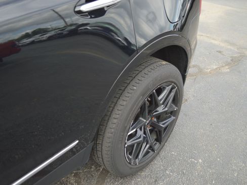 Used 2018 Cadillac XT5 Luxury w/ Driver Awareness Package AWD/4WD image 4